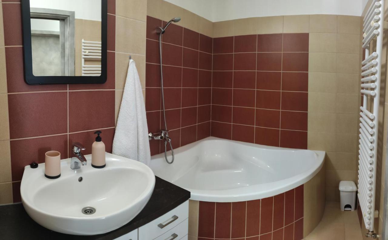 Ikon Apartman Hajdúszoboszló Exteriör bild