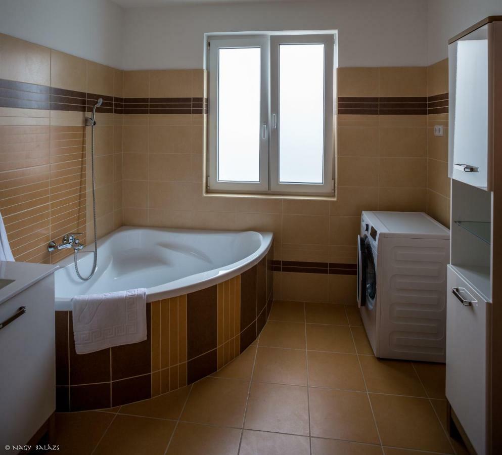 Ikon Apartman Hajdúszoboszló Exteriör bild